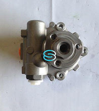 Load image into Gallery viewer, VW Transporter T4 91-96 Power Steering Pump OEM 044145157A  Brand New!! VWP 5010